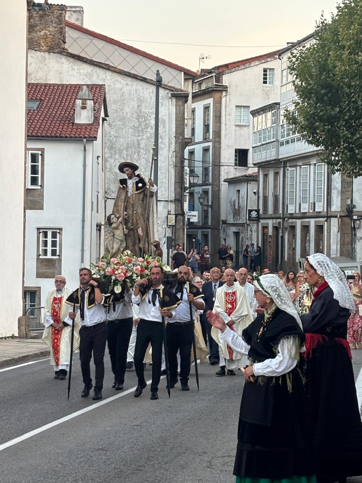 Santiago honra a San Roque con su tradicional procesión Santiago honra a San Roque con su tradicional procesión