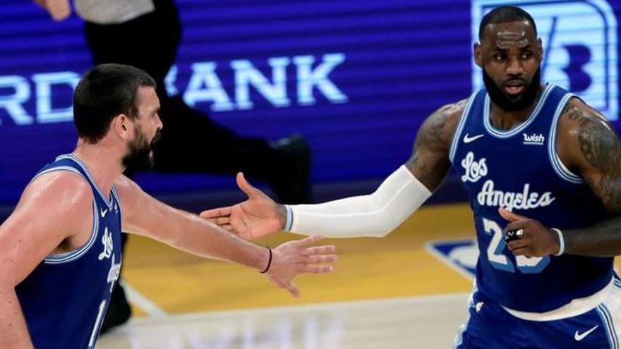 Marc Gasol y LeBron James.