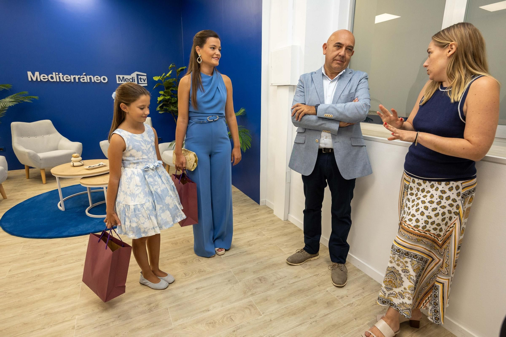 Visita de les reines de les festes a Mediterráneo i les claus de Collazos al front de la Junta