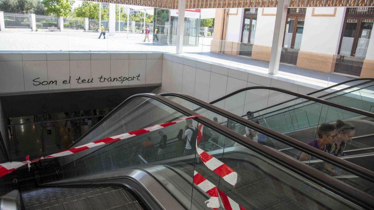 Escaleras mecánicas de la Estación Intermodal durante una de sus multiples averías