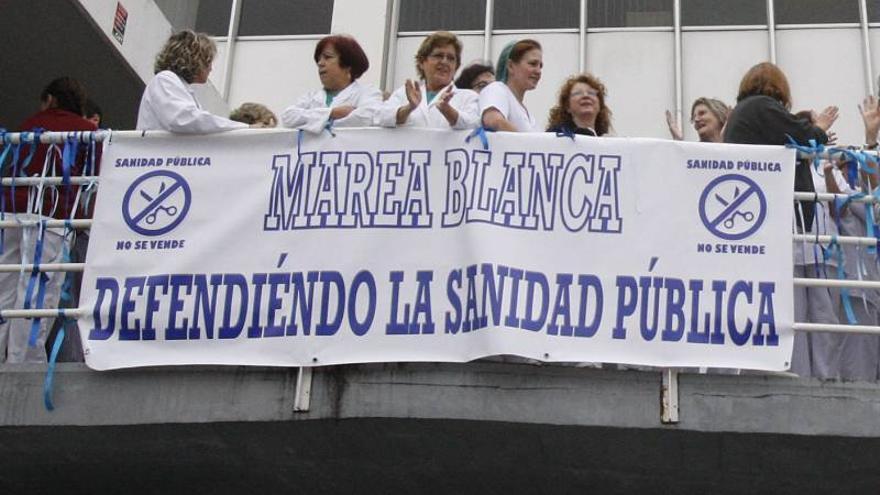 Cintas de color en defensa de la sanidad pública