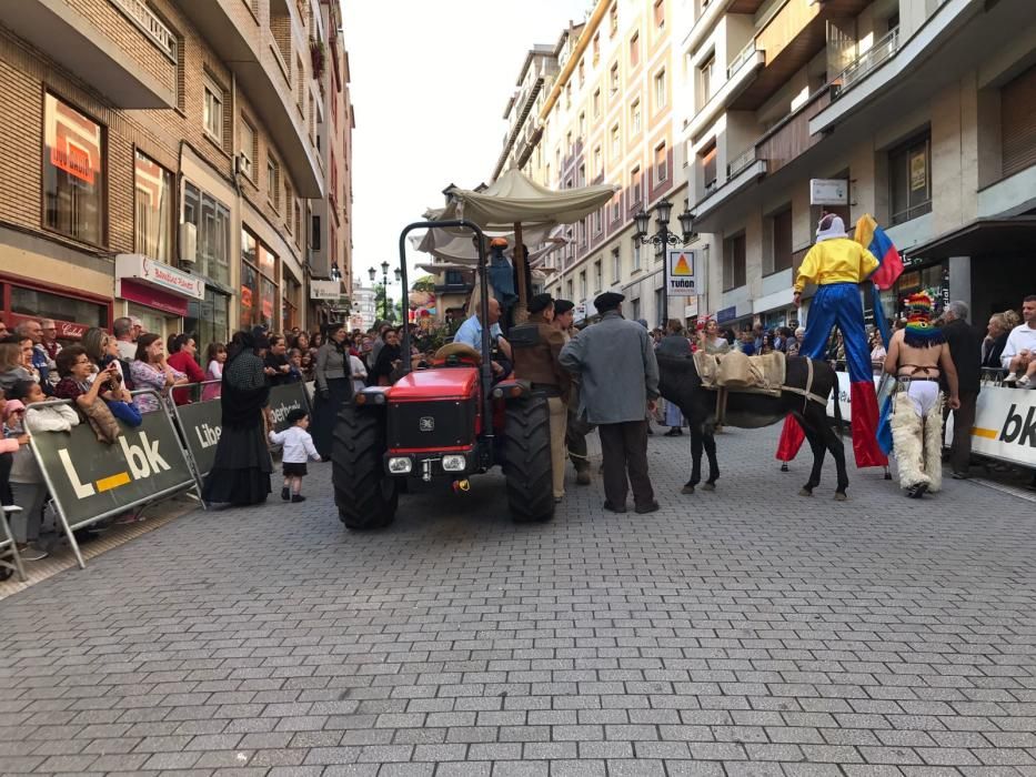 Oviedo celebra el desfile del Día de América en Asturias