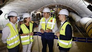 Jorge Rodrigoo, consejero de Vivienda, Transportes e Infraestructuras de la Comunidad de Madrid, durante una visita a las obras de la estación de Metro de Avenida de América