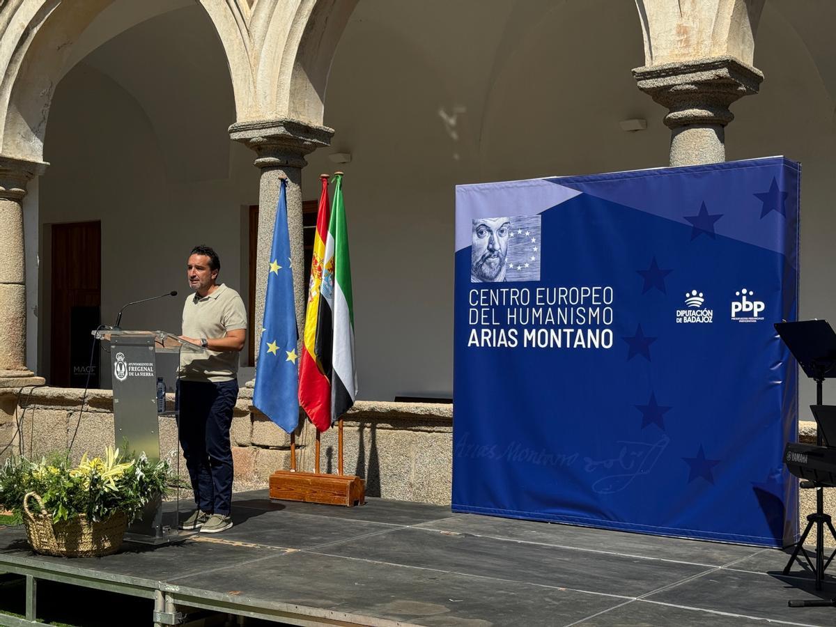 Ricardo Cabezas en la inauguración del Centro Europeo del Humanismo Arias Montano.
