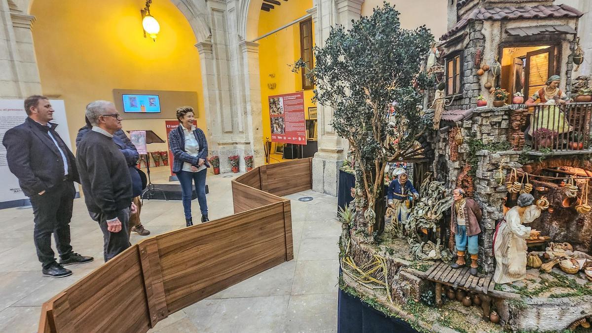 El belén cuenta con valiosas piezas de la Colección Pedrera Martínez y recrea el Nápoles del Barroco.