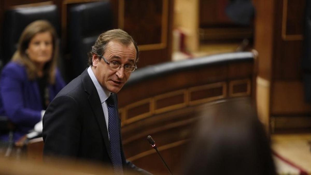 El ministro de Sanidad, Asuntos Sociales e Igualdad, Alfonso Alonso, en el Congreso.