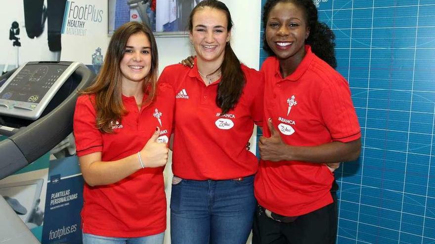 De izquierda a derecha, Patricia Vicente, Ainhoa Lacorzana y Sarah Ogoke, ayer en Foot Plus // M.G. Brea