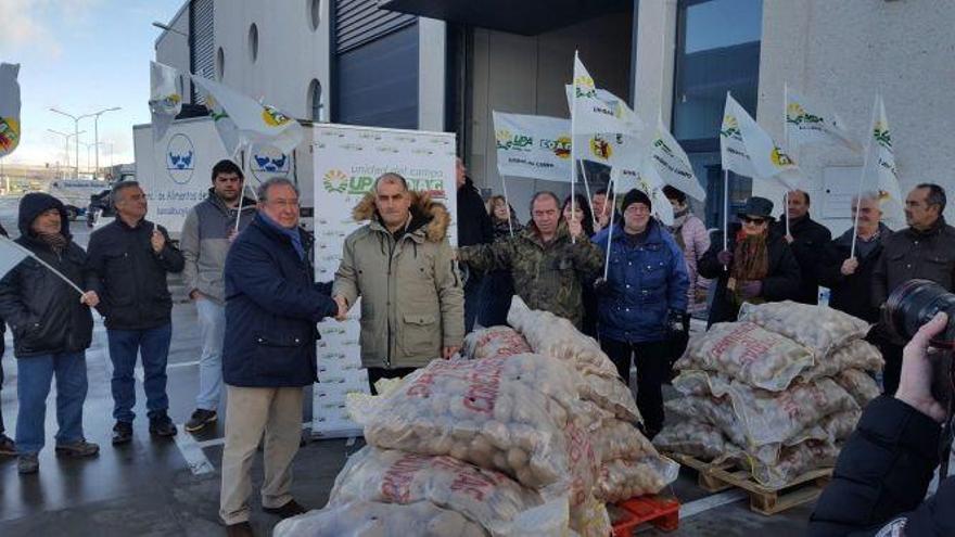 UPA-COAG dona 1.000 kilogramos de patatas a un banco de alimentos.