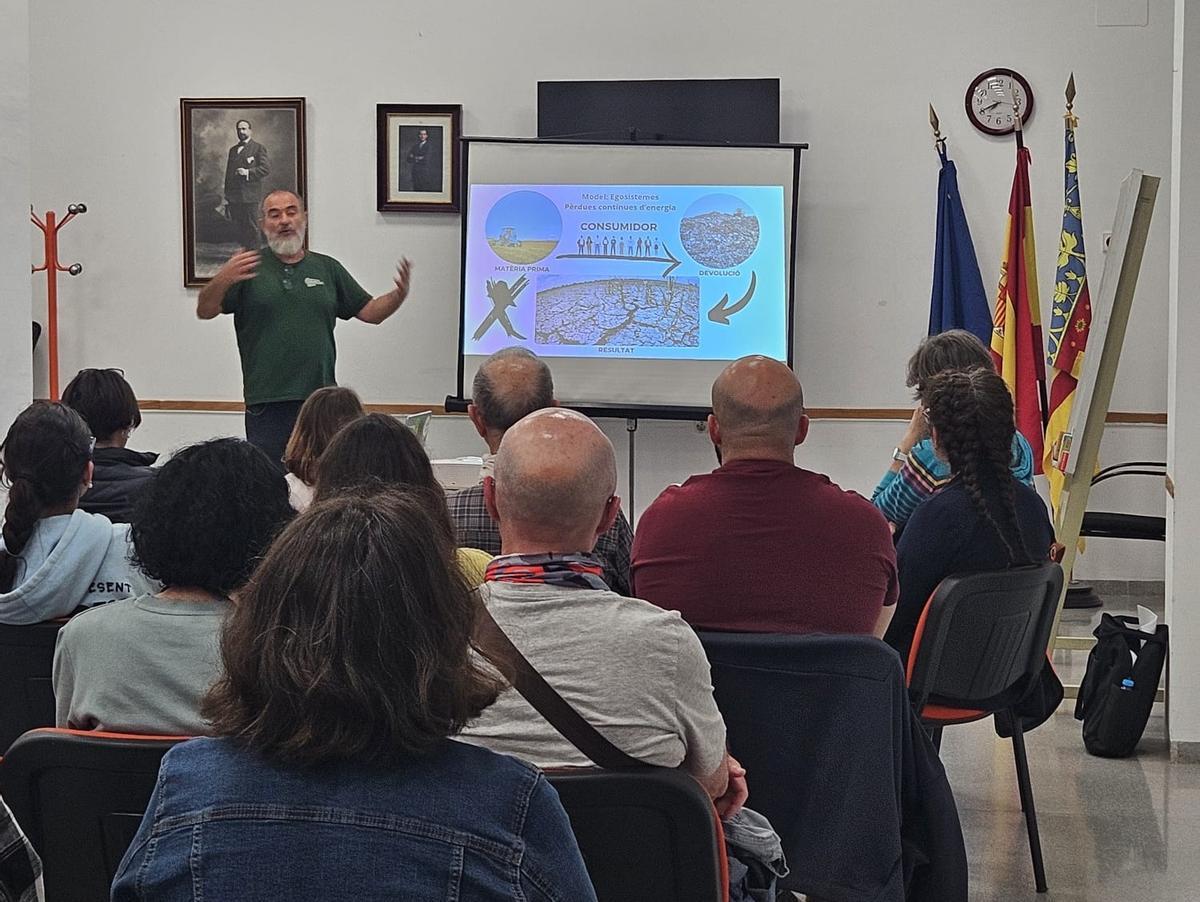 Primera reunión sobre los huertos comunitarios en Foios.