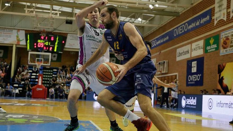 Arteaga, en el partido frente al Araberri en Pumarín.