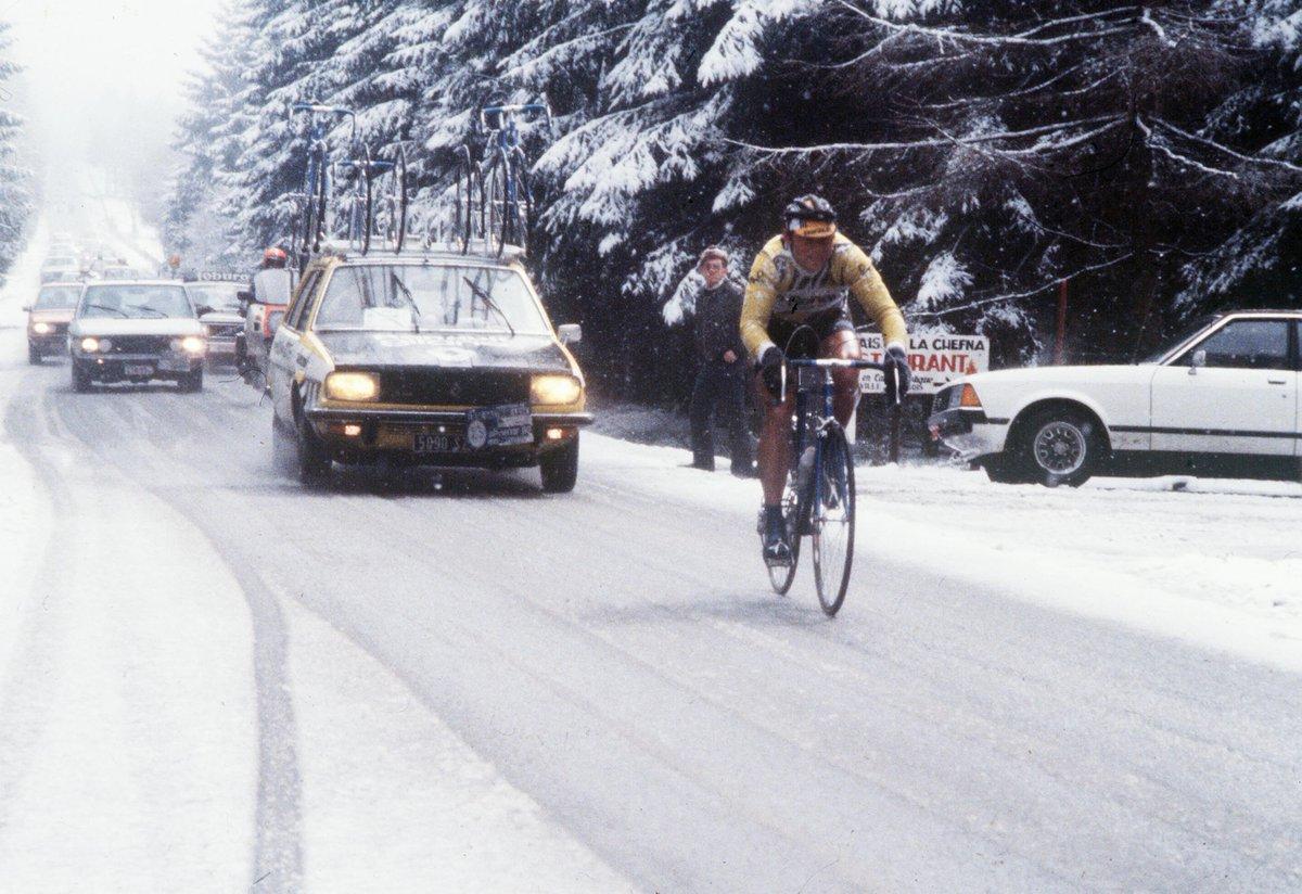 Bernard Hinault con nieve, en la edición de 1980.