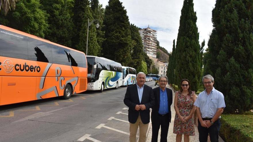 José Del Río, Teniente Alcalde Delegado De Movilidad Del Ayuntamiento De Málaga; Juan Sierra, Presidente De Apetam; Isabel Gámez, Asesora De La Concejalía De Movilidad Del Ayuntamiento De Málaga Y Antonio Vázquez, Directivo De Apetam.