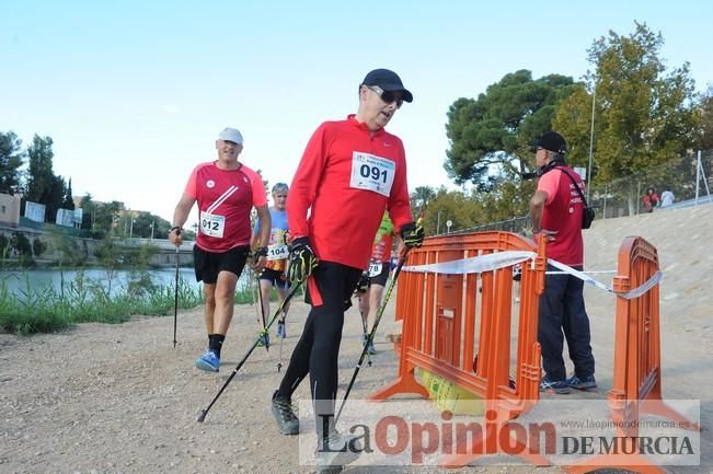 Marcha Nórdica en la mota del río Segura