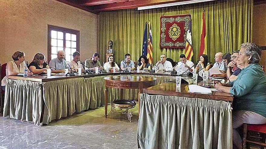 La corporaciÃ³n reunida en el pleno del ayuntamiento de SÃ³ller.