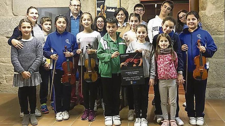 Integrantes de la Escuela Municipal de Música de Marín. // FdV