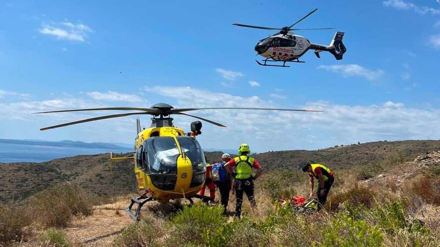 Un ciclista resulta ferit greu en caure en una cala de Roses