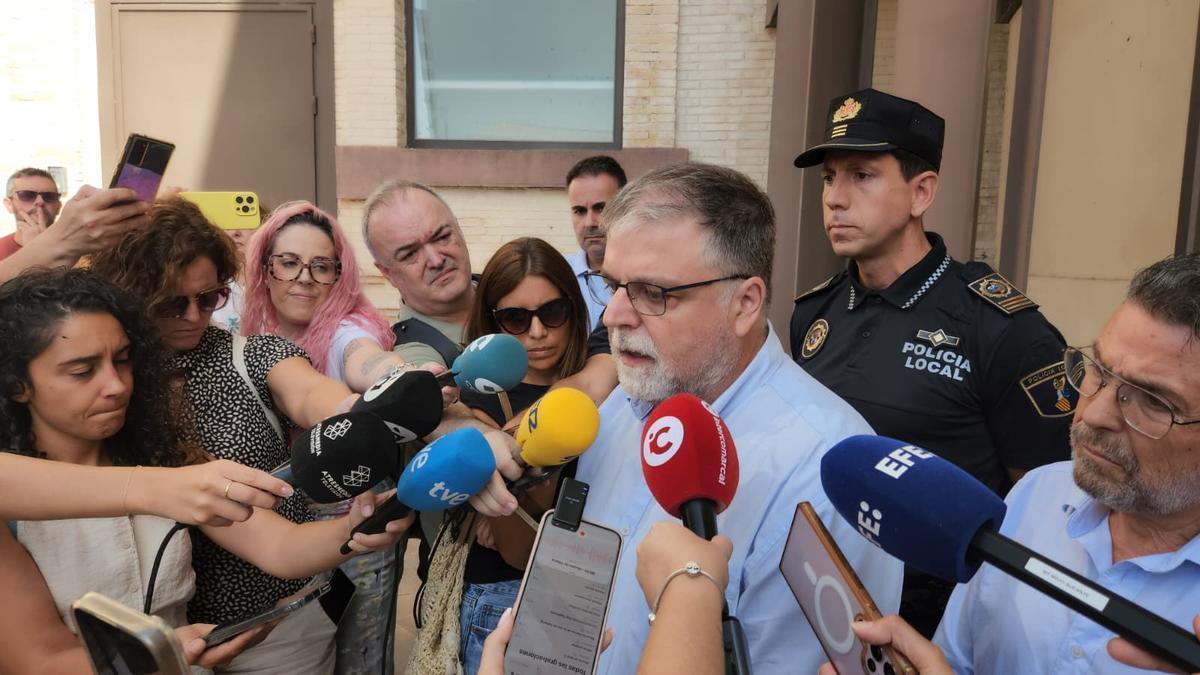 El alcalde de Villena, Fulgencio Cerdán, comparece tras el robo del Tesoro: "Estamos desolados"