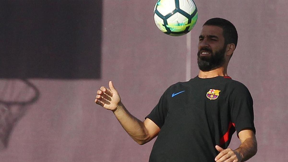 Arda Turan, en un entrenamiento con el FC Barcelona