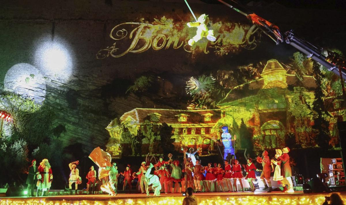 El escenario del Parque Reina Sofía durante el espectáculo inaugural del programa navideño. | MARCELO SASTRE