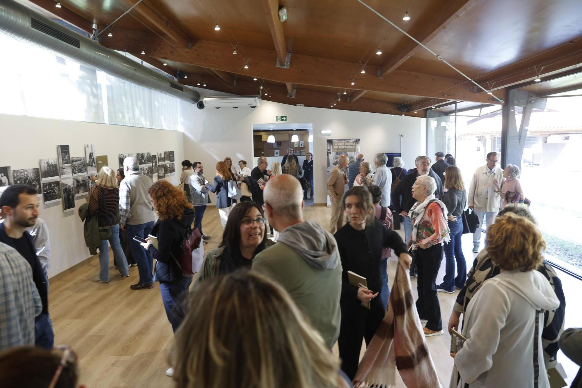 Así fue la inauguración de “Lo que queda de entonces”, una memoria fotográfica a la Asturias franquista