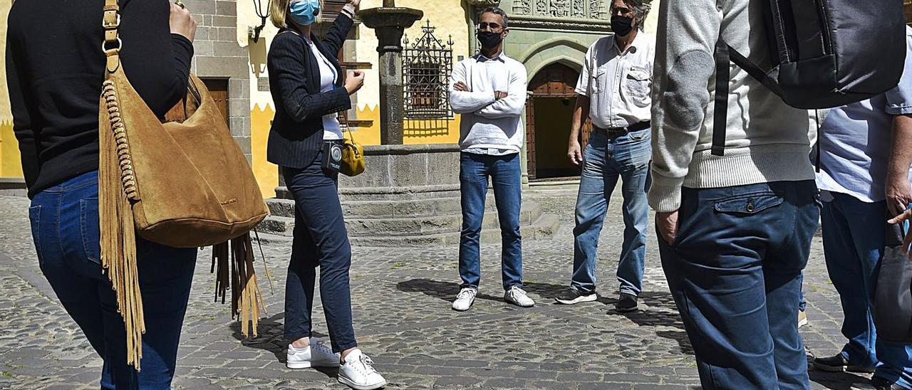 Una guía en el casco histórico de la capital grancanaria. | ANDRÉS CRUZ