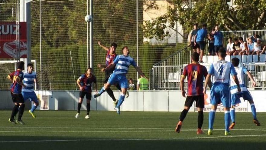 Imagen del partido disputado, ayer, por el Eldense en el campo del Prat.