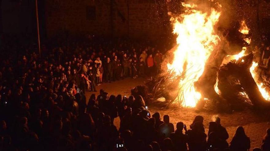 El folclore vuelve a las calles del municipio en una nueva edición de La Candelaria