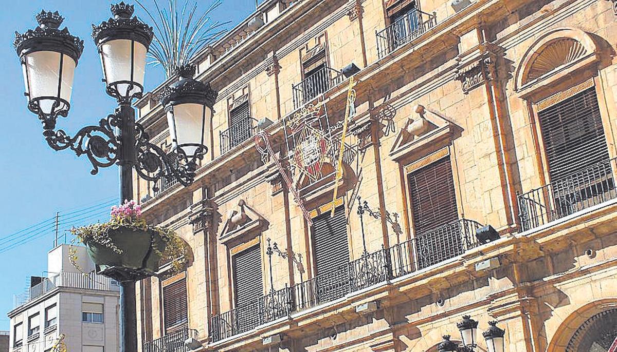 Imagen de la fachada principal del Ayuntamiento de Castelló.