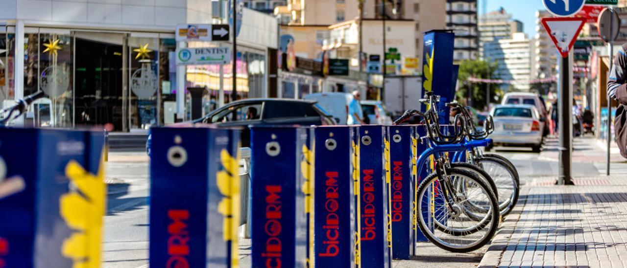 Benidorm tiene 100 bicicletas de alquiler para 80 kilómetros de vial ciclista