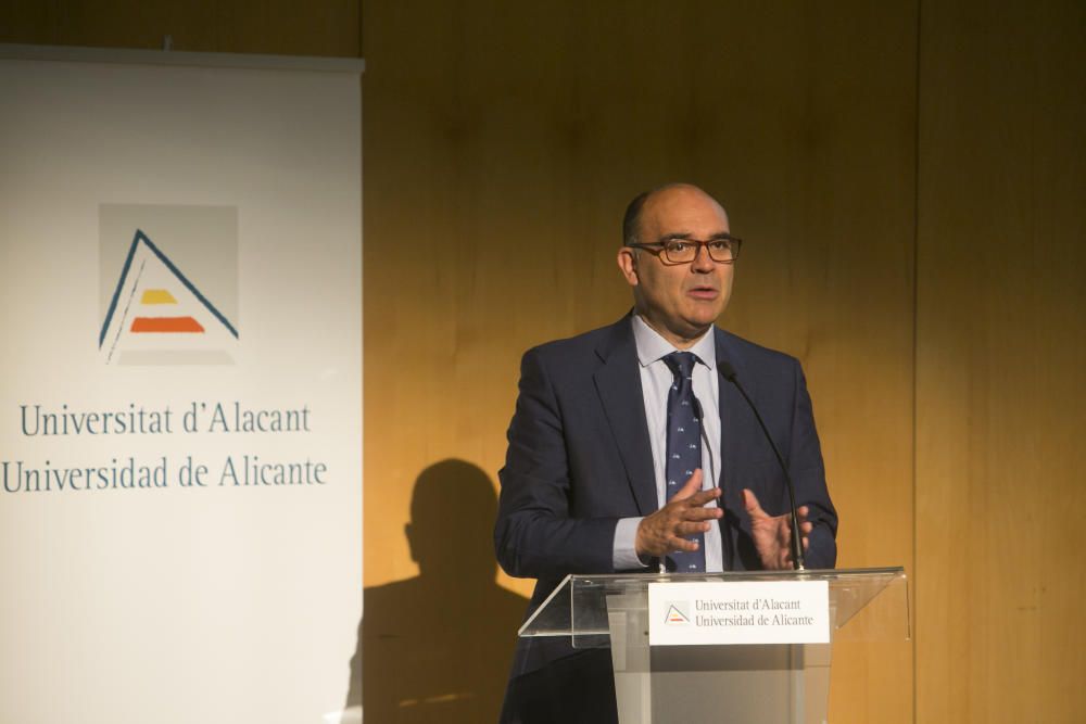 El seleccionador Julen Lopetegui en la Universidad de Alicante.