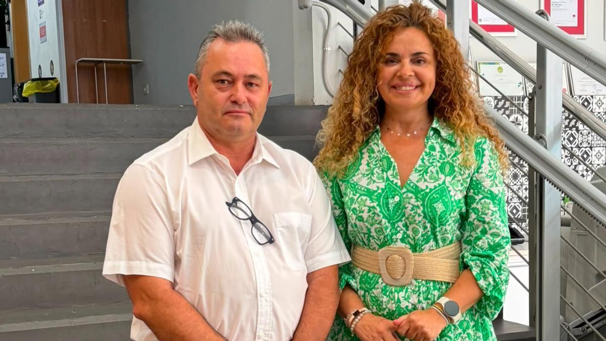 Ana Muñoz, nueva presidenta de Asinelte, con su predecesor en el cargo, Juan Alberto Gutiérrez.