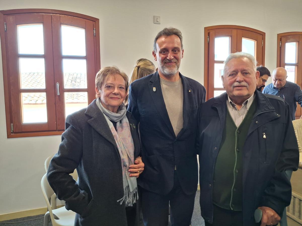 Las imágenes del relevo en Gata: Toni Signes (PSPV) ya es el nuevo alcalde