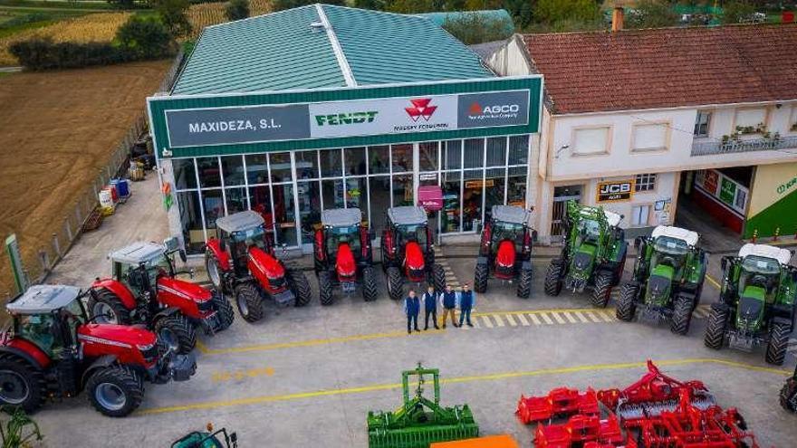Maxideza entrega nueve tractores en tres provincias