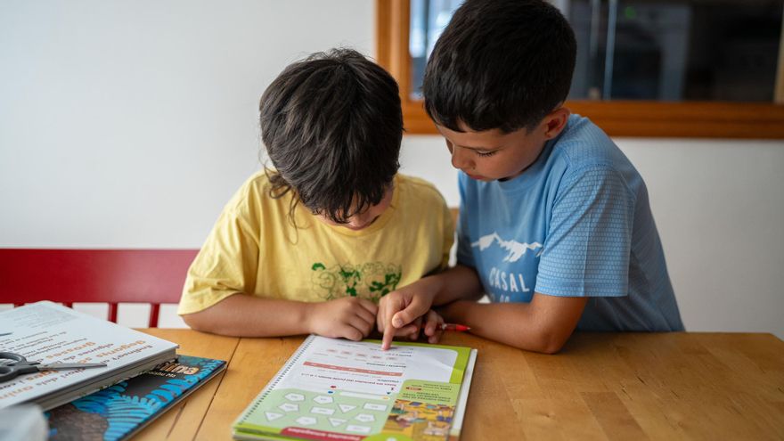 El (eterno) debate de los deberes de verano: ¿consolidan los aprendizajes o invaden el tiempo de los niños?