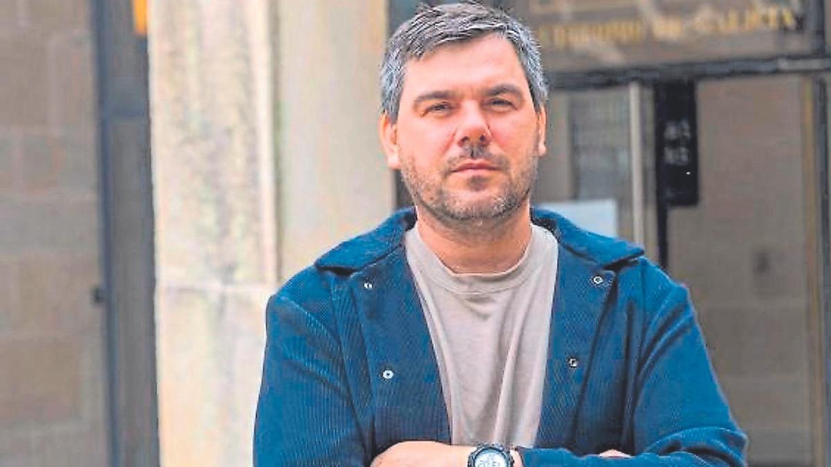 Darío Autrán en las puertas del Auditorio de Galicia