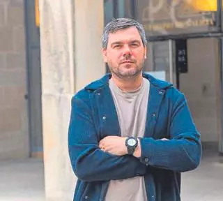 Darío Autrán debuta en Santiago como director de ópera: «Es alucinante que se haya escrito en 1906 y siga hablando de una manera de ver el desamor muy actual»