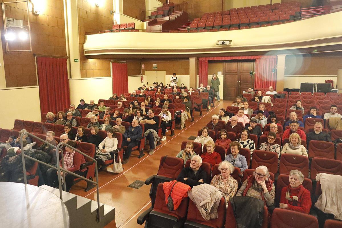 El públic del showcooking al Teatre Casino Llagosterenc, aquest dijous.