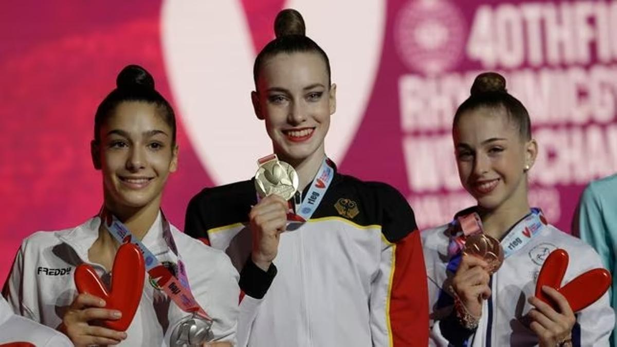 Darja Varfolomeev posa con el oro en concurso individual conseguido en Valencia