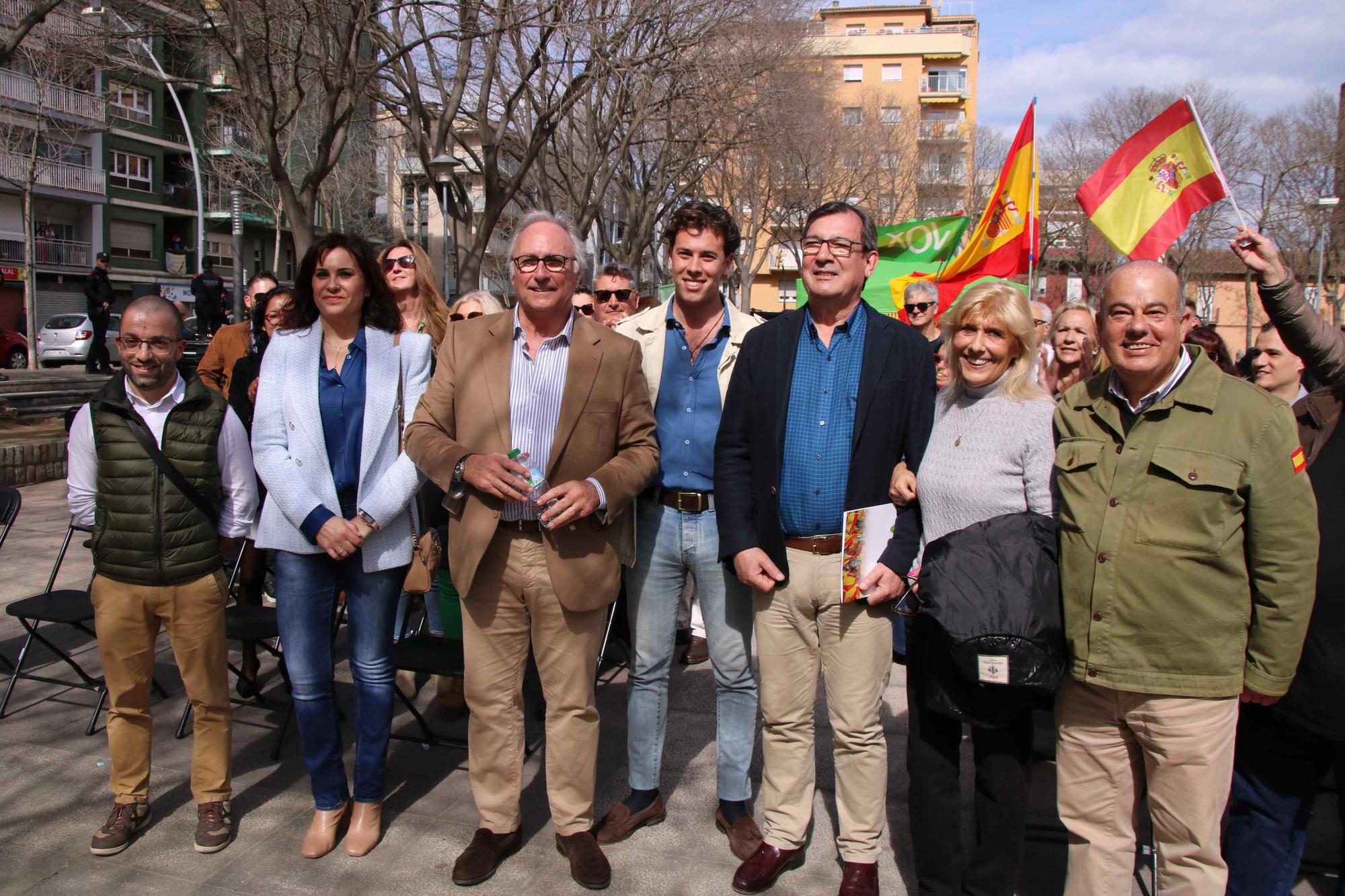 Un centenar de persones es manifesten contra un acte electoral de VOX a Girona