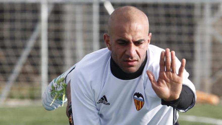 Aymen Abdennour, con ofertas para salir del Valencia