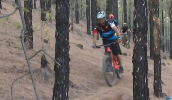 Reserva Natural Especial del Chinyero.Son bicicletas que no pueden circular por senderos, fuera de pistas.