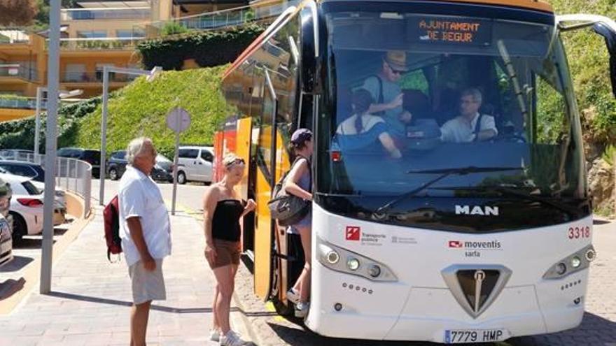 Aquest bus cobreix les tres platges del municipi.