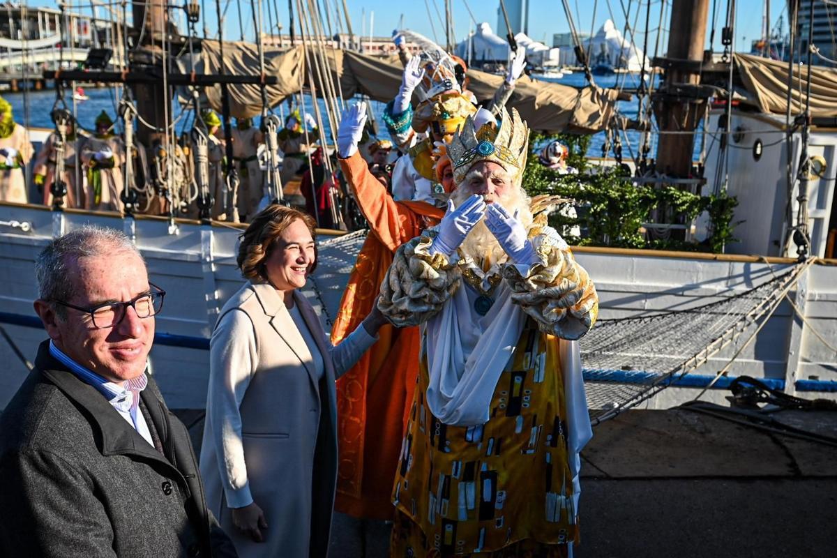 Los Reyes Magos llegan al puerto de Barcelona en la cabalgata de 2023