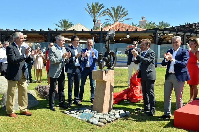 MONUMENTO BARES JAIME URRUTIA MELONERAS COCA COLA