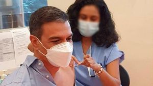 Sánchez rep la tercera dosi de la vacuna contra la covid