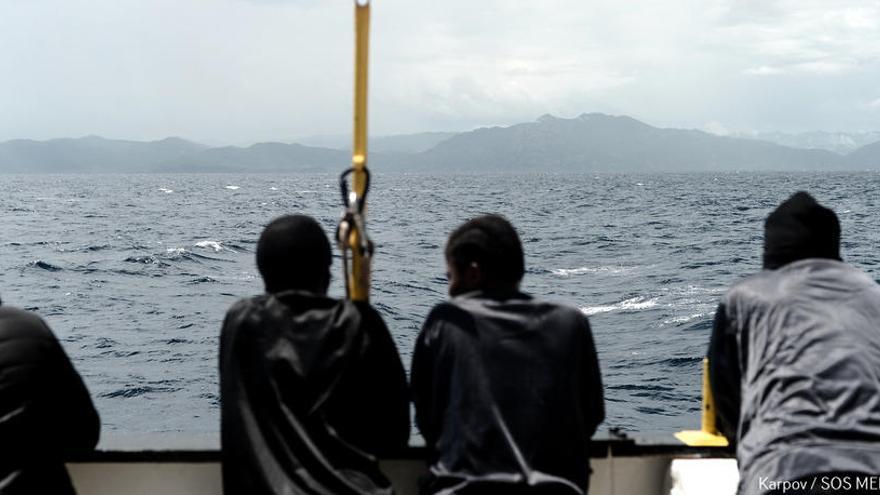 106 inmigrantes navegan ya a la altura de Mallorca.