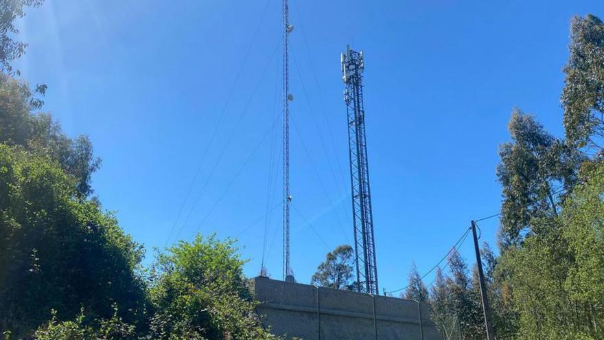 Antenas de telefonía en Curtis.   | // L.O.