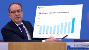 El ministro del Interior alemán, Alexander Dobrindt, este martes durante la presentación del informe sobre criminalidad anual.