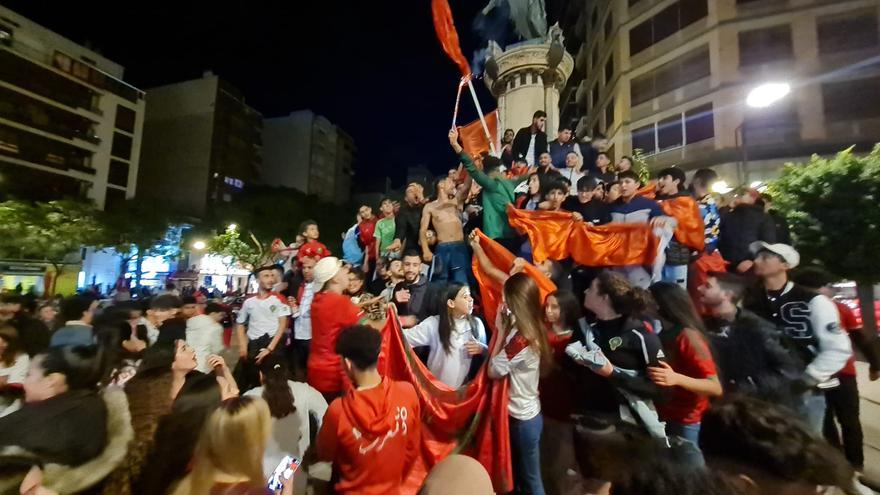 VÍDEO | La afición de Marruecos se echa a las calles de Castellón para celebrar el histórico pase a semifinales