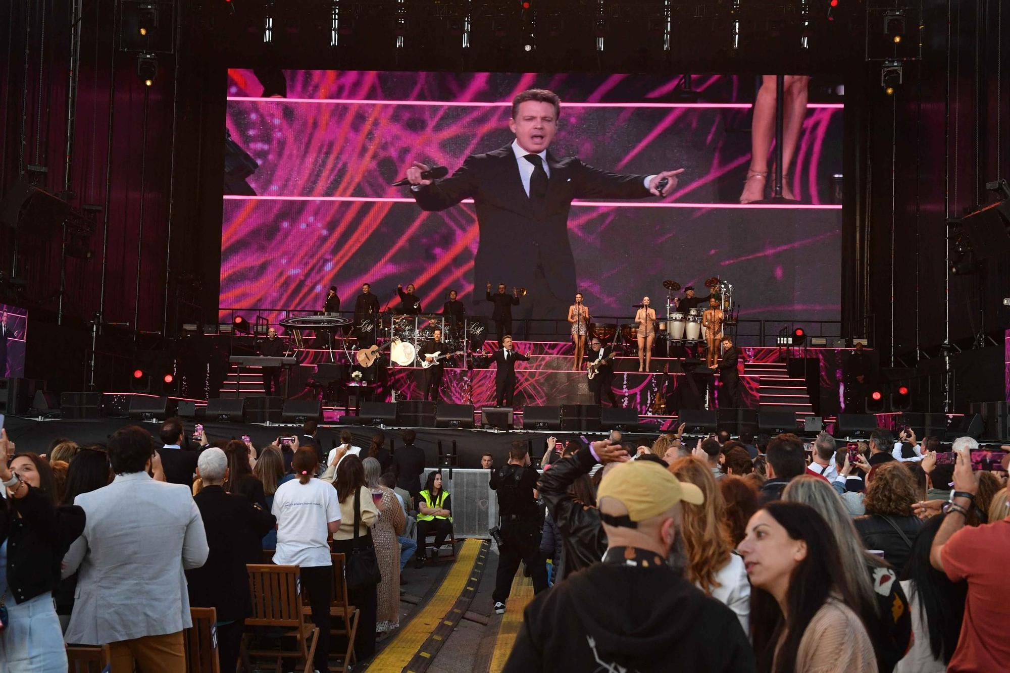 Luis Miguel alarga su leyenda en A Coruña